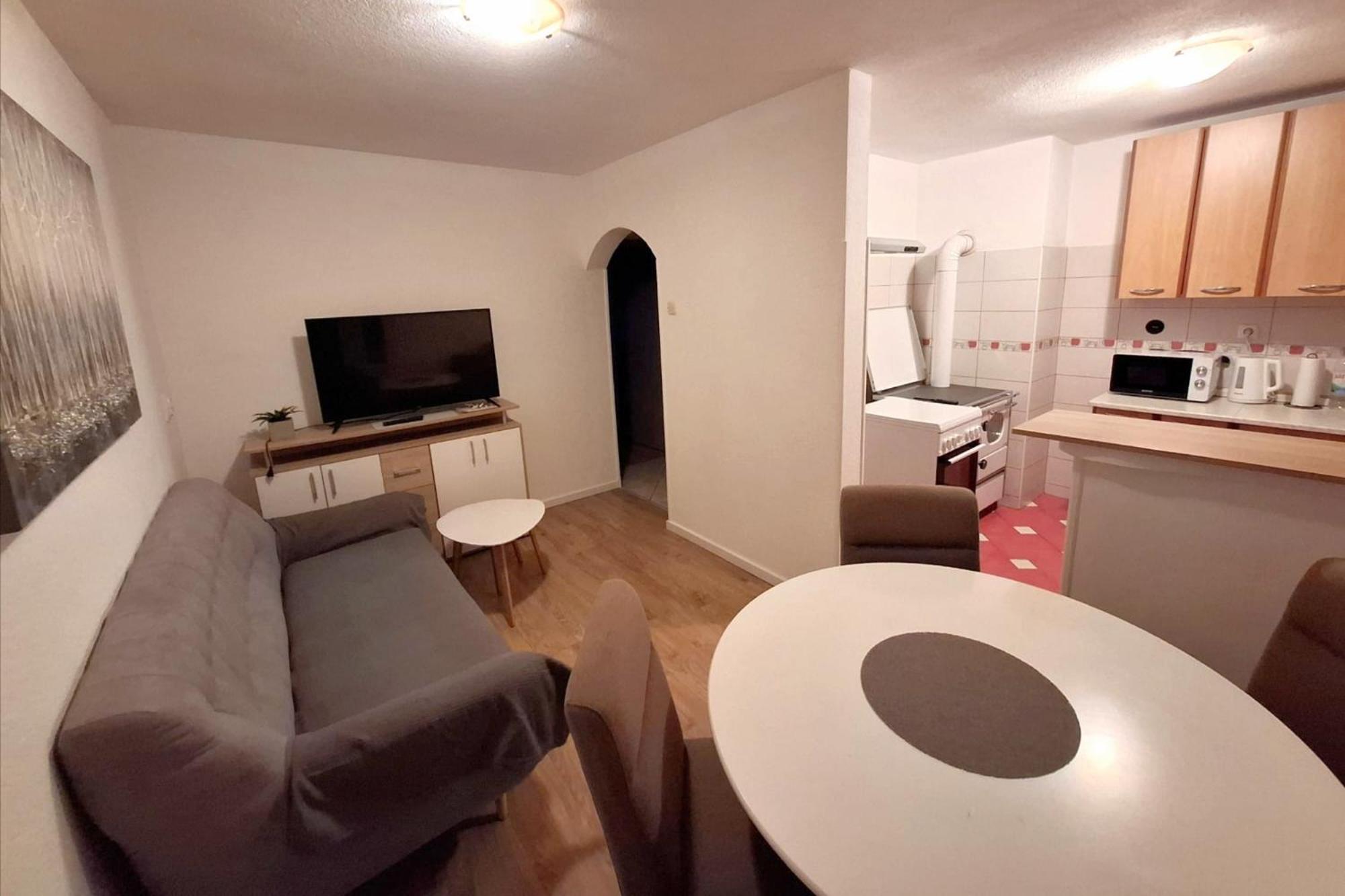 Apartment Tonio - Right On The Main Square Gospić Exterior foto